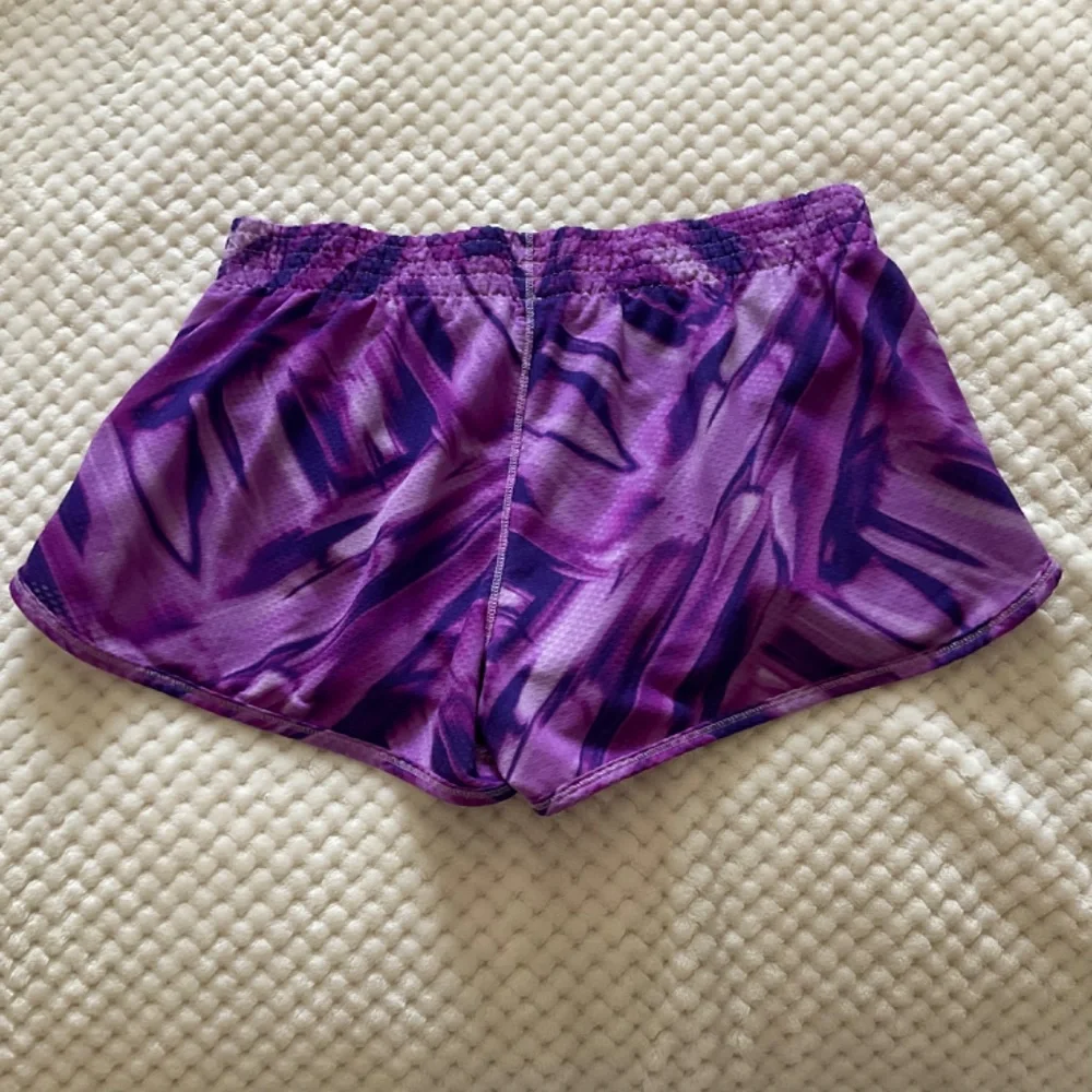 Under Armour Mesh Shorts‎ - Purple - Size Medium